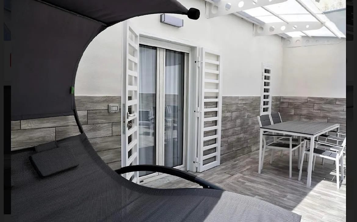 Suite Nunu Naples 0*,